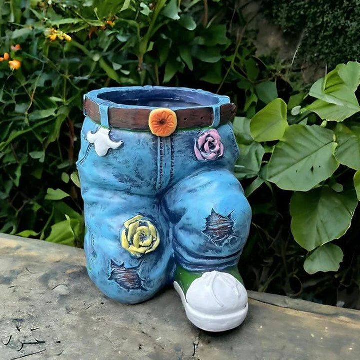 Wetterfester Blumentopf im Jeans-Stil für Fensterbank oder Balkon. Trendige Gartendeko.