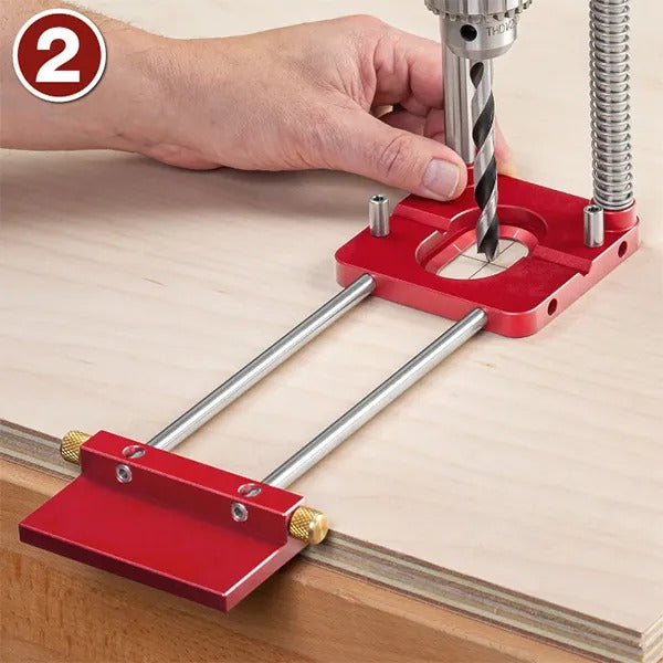 Robuste Bohrschablone aus langlebigem Material für präzises 90°-Bohren in Holz und Metall.