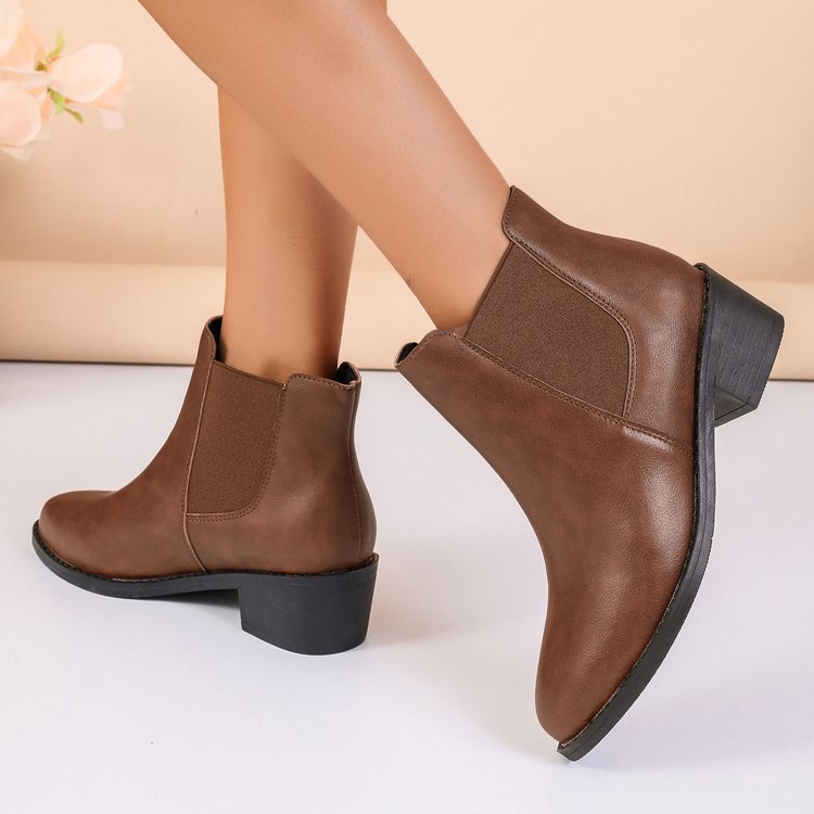 Bequeme Damenschuhe: Elegante braune Chelsea-Stiefeletten mit elastischem Einsatz und robustem Blockabsatz.