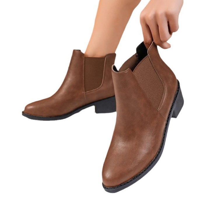 Robuste Herbst- & Winterschuhe: Braune Damen Chelsea-Stiefeletten mit bequemem Blockabsatz.