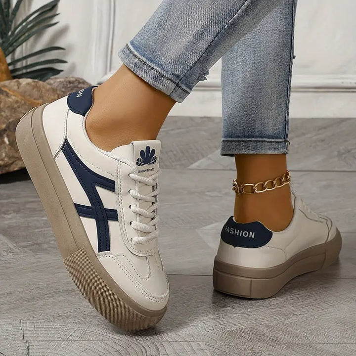 Damen Komfortschuhe in Blau, Orthopädische Sneaker für schmerzfreies Gehen und anhaltenden Tragekomfort.