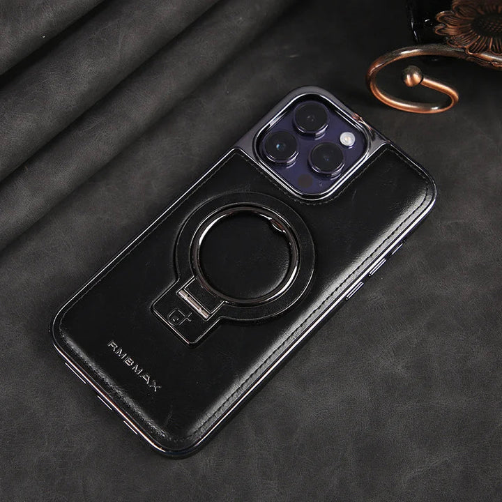 Elegante braune iPhone Schutzhülle aus Leder mit integriertem Ständer. Hochwertiges iPhone Zubehör.