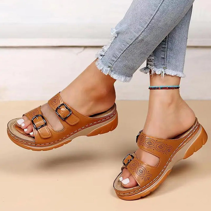 Orthopädische Damensandalen mit Schnallen, anatomisch geformt für Fußgesundheit & maximalen Tragekomfort.
