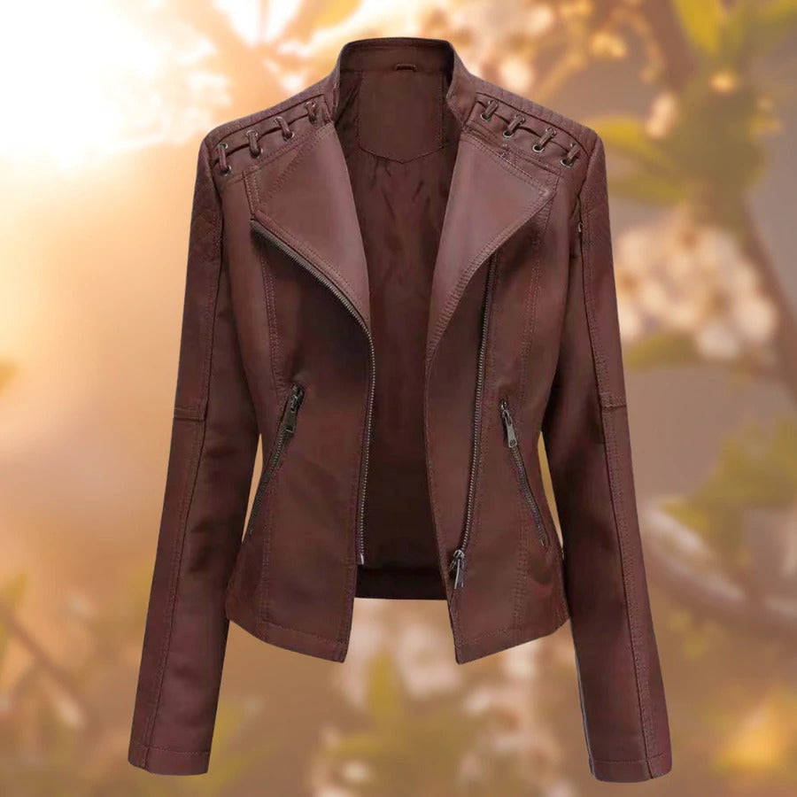 Schicke dunkelrote Damen Lederjacke. Zeitlose Frauenmode Oberbekleidung, vielseitig kombinierbar für jeden Anlass.