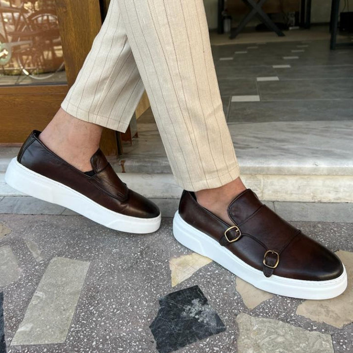 Stilvolle Herren Loafer in Braun, perfekte Slip-On Schuhe für moderne Männer im Frühling und Sommer.