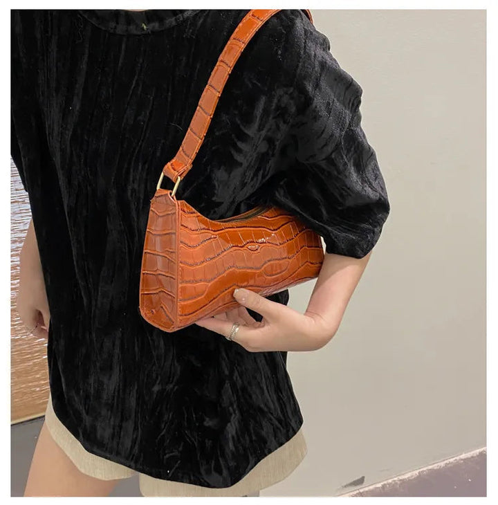 Damen Umhängetasche „Retro Chic“ in leuchtendem Türkis, ein farbenfrohes Statement für Modebewusste.