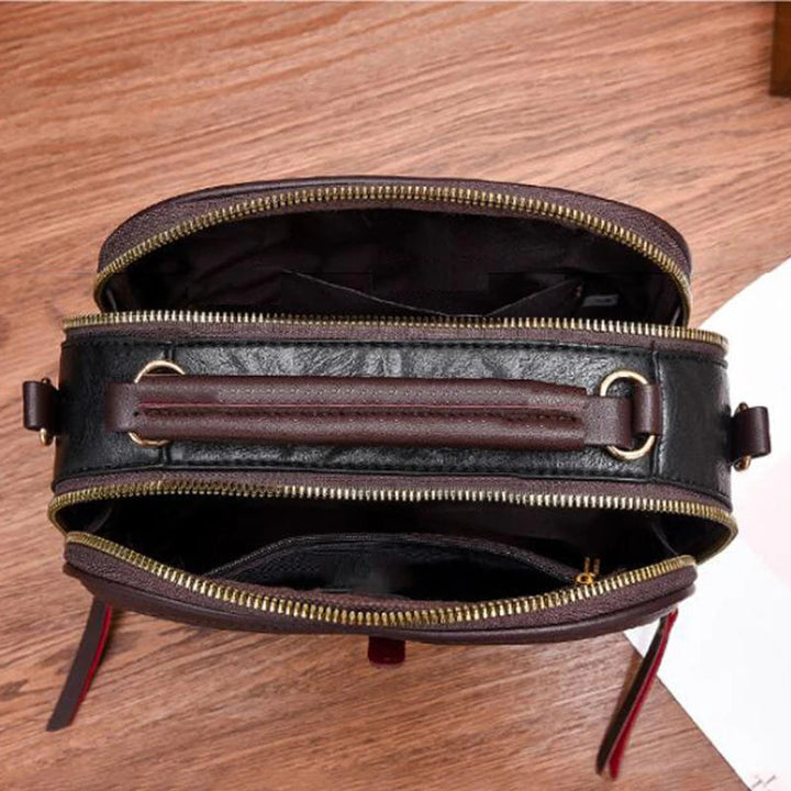 Damen Alligator-Handtasche in eleganter Form. Perfekte Umhängetasche und Statement-Accessoire.