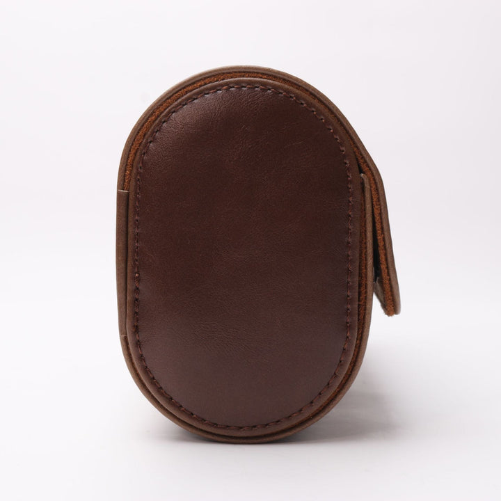 Eleganter Vintage Uhren-Organizer auf einem Tisch. Stilvolle Aufbewahrung für Uhren und Schmuck, Organisationslösung.