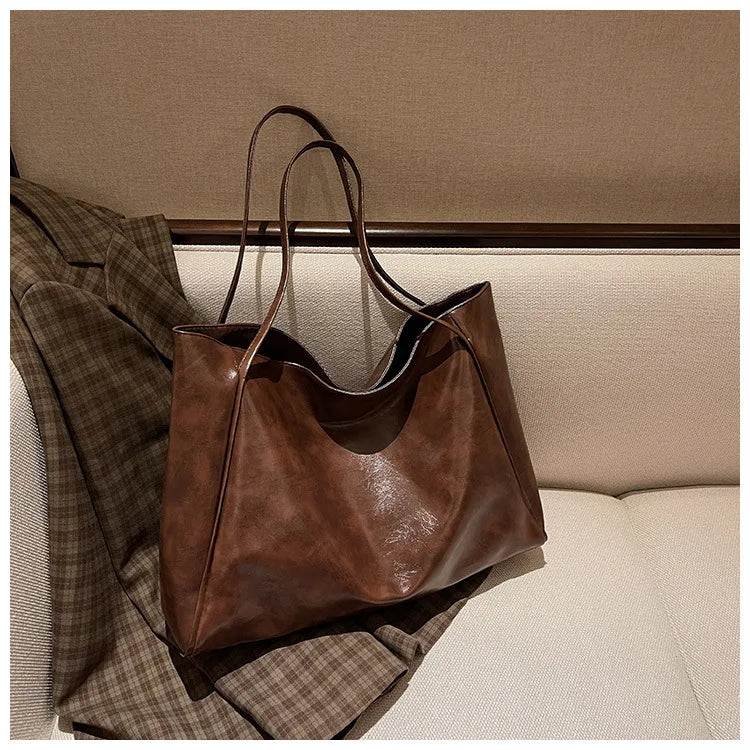 Trendiges Mode-Accessoire: Die elegante Damen Handtasche ergänzt jedes Outfit stilvoll.