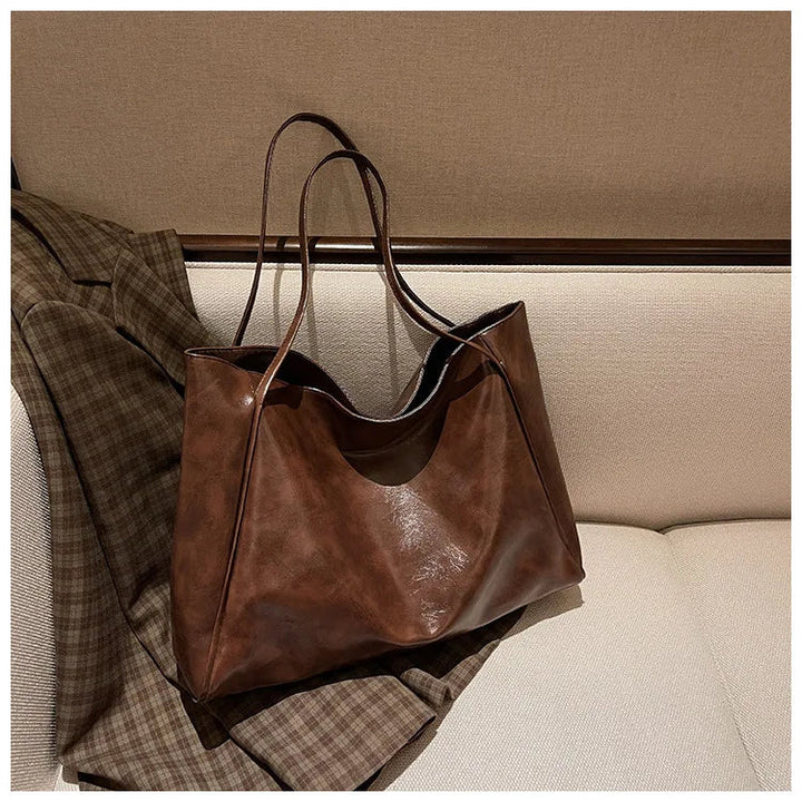 Trendiges Mode-Accessoire: Die elegante Damen Handtasche ergänzt jedes Outfit stilvoll.