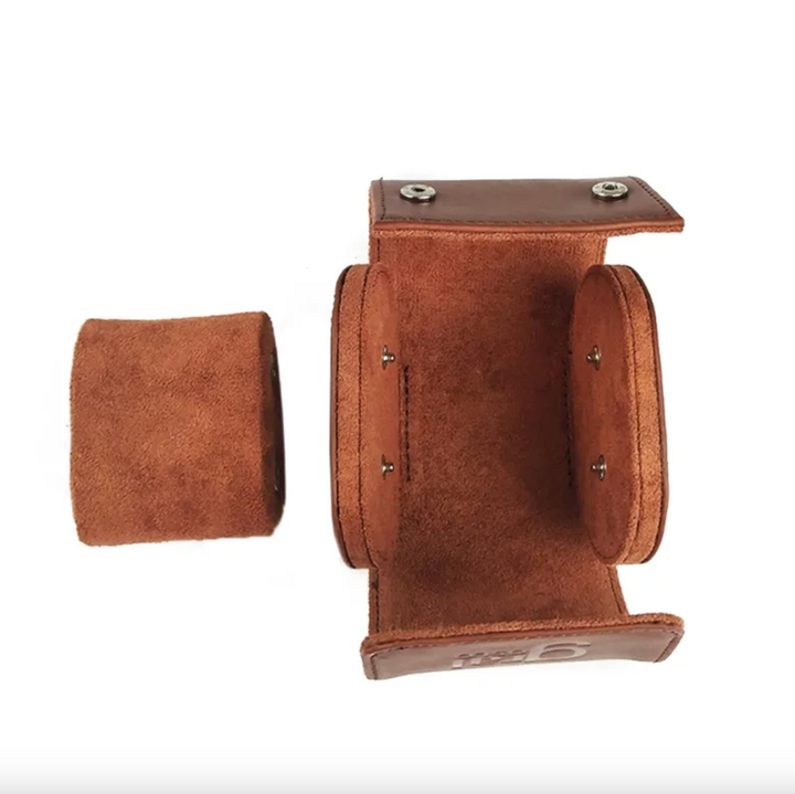 Dunkelbrauner PU-Leder Uhren-Organizer im Vintage-Design. Weiches Innenfutter schützt Luxusuhren kratzfrei.