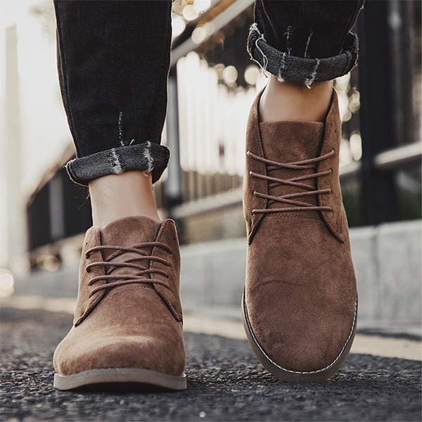 Moderne Herren Halbschuhe für den stilbewussten Mann, komfortable Schnürschuhe für jeden Tag. Elegant und praktisch.