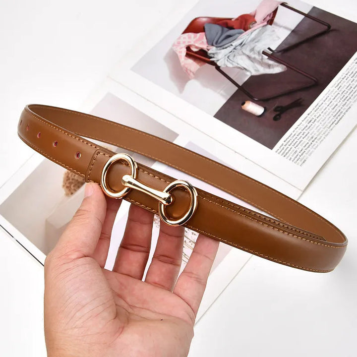 Eleganter Damen Akzentgürtel mit keltischem Charme, ein vielseitiges Modeaccessoire für jeden Look.