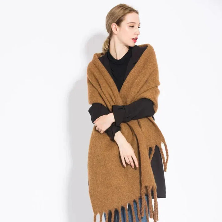 Eleganter Damenschal, perfekt für stilvolle Wintermode. Weich, warm und einfarbig. Ein tolles Accessoire.