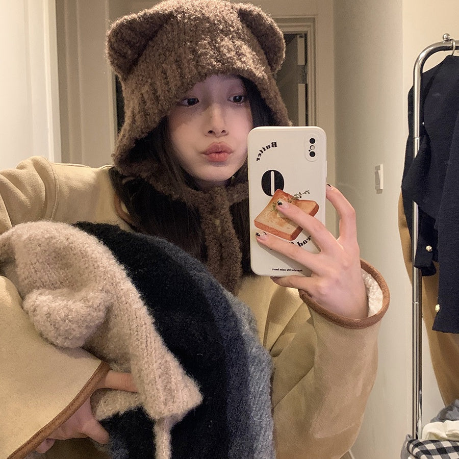 Modische Damen Wintermütze aus weichem Teddy-Stoff, ideal für kalte Tage.