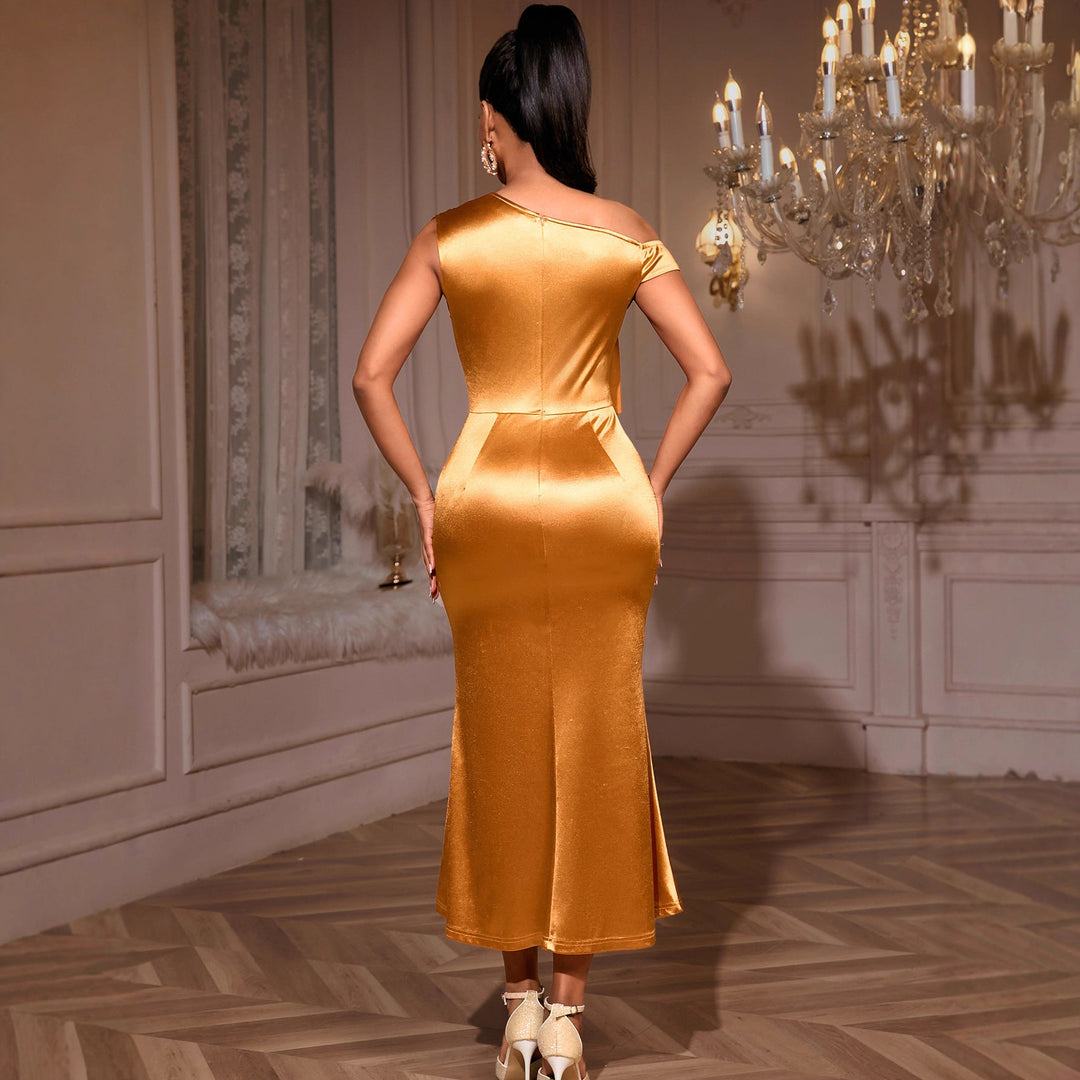 Elegantes One-Shoulder-Cocktailkleid für Damen in Braun, mit modischen Rüschen und figurbetontem Schnitt.
