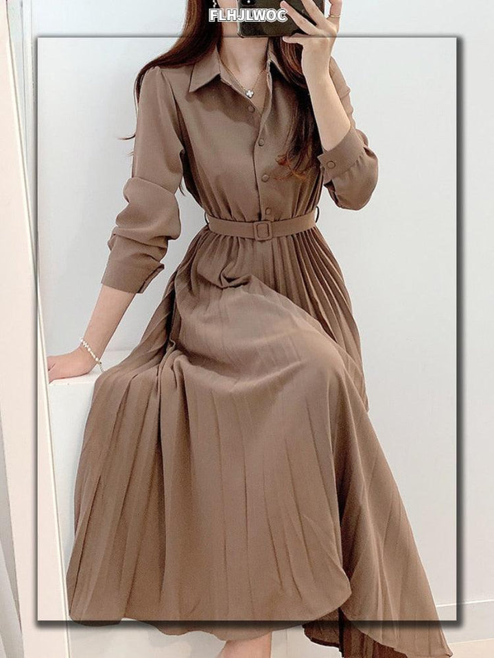 Elegantes aprikotfarbenes Damen Herbstkleid mit langen Ärmeln, stilvoll & bequem für Frauen.