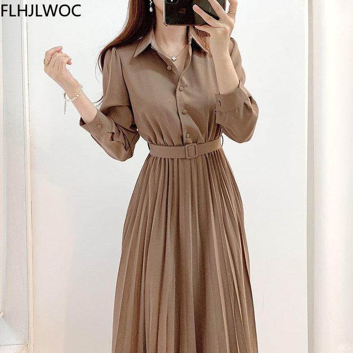 Elegantes aprikotfarbenes Herbstkleid für Damen, stilvoll und modisch mit langen Ärmeln.