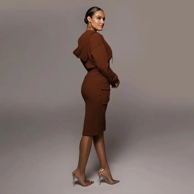 Komfortables Damen-Set mit Kapuzenpulli und Rock, vielseitig für jede Jahreszeit.