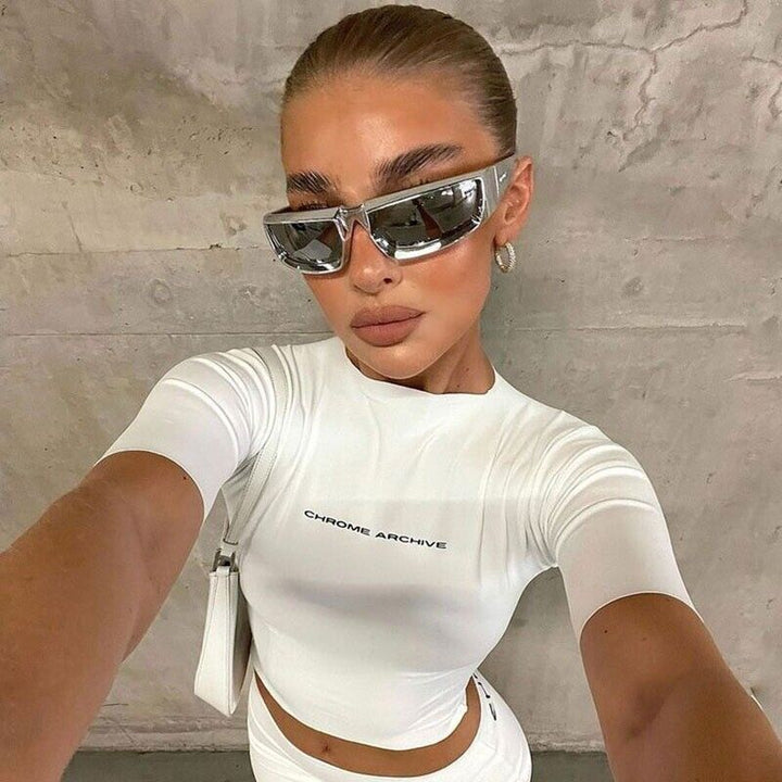 Stylisch und funktional: Unisex Punk Designer Sonnenbrille bietet UV400 Schutz und einen trendigen Look.