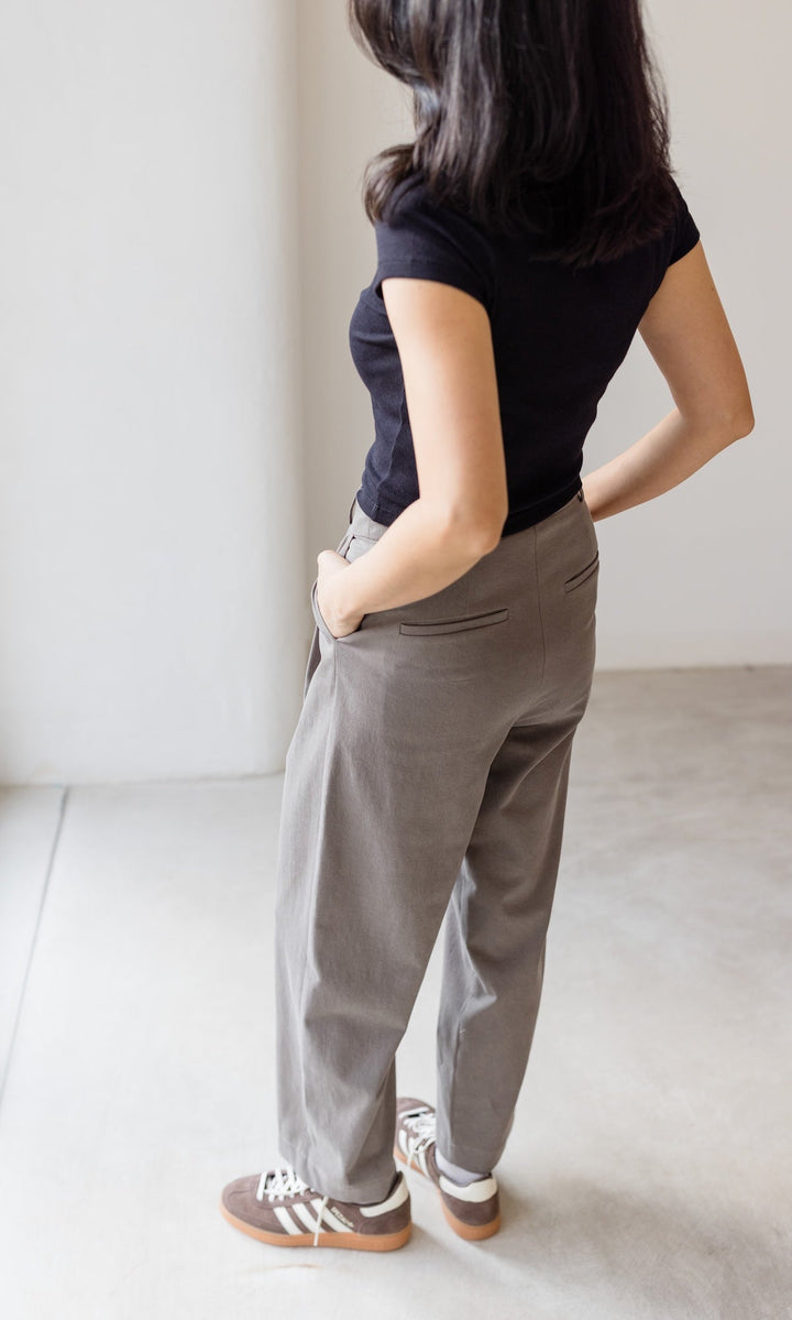 Damen Bundfaltenhose klassisch, Business-Look, Mélange-Gewebe, hoher Tragekomfort für jede Gelegenheit.
