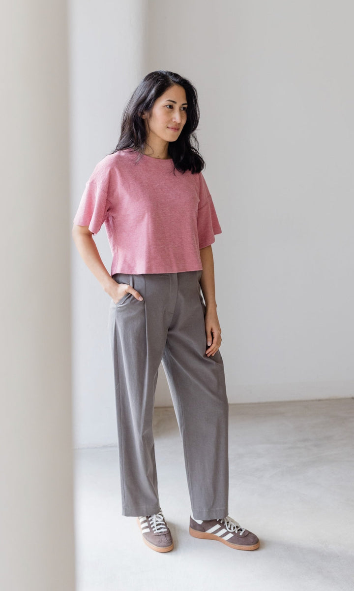 Stilvolle Damen Stoffhose mit Bundfalten, Mélange-Optik, perfekt für Business und gehobene Freizeit.