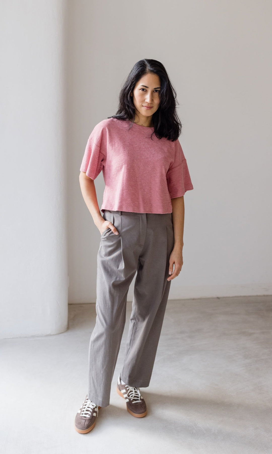 Zeitlose Damen Bundfaltenhose für elegante Auftritte im Alltag & Beruf, klassischer Schnitt.