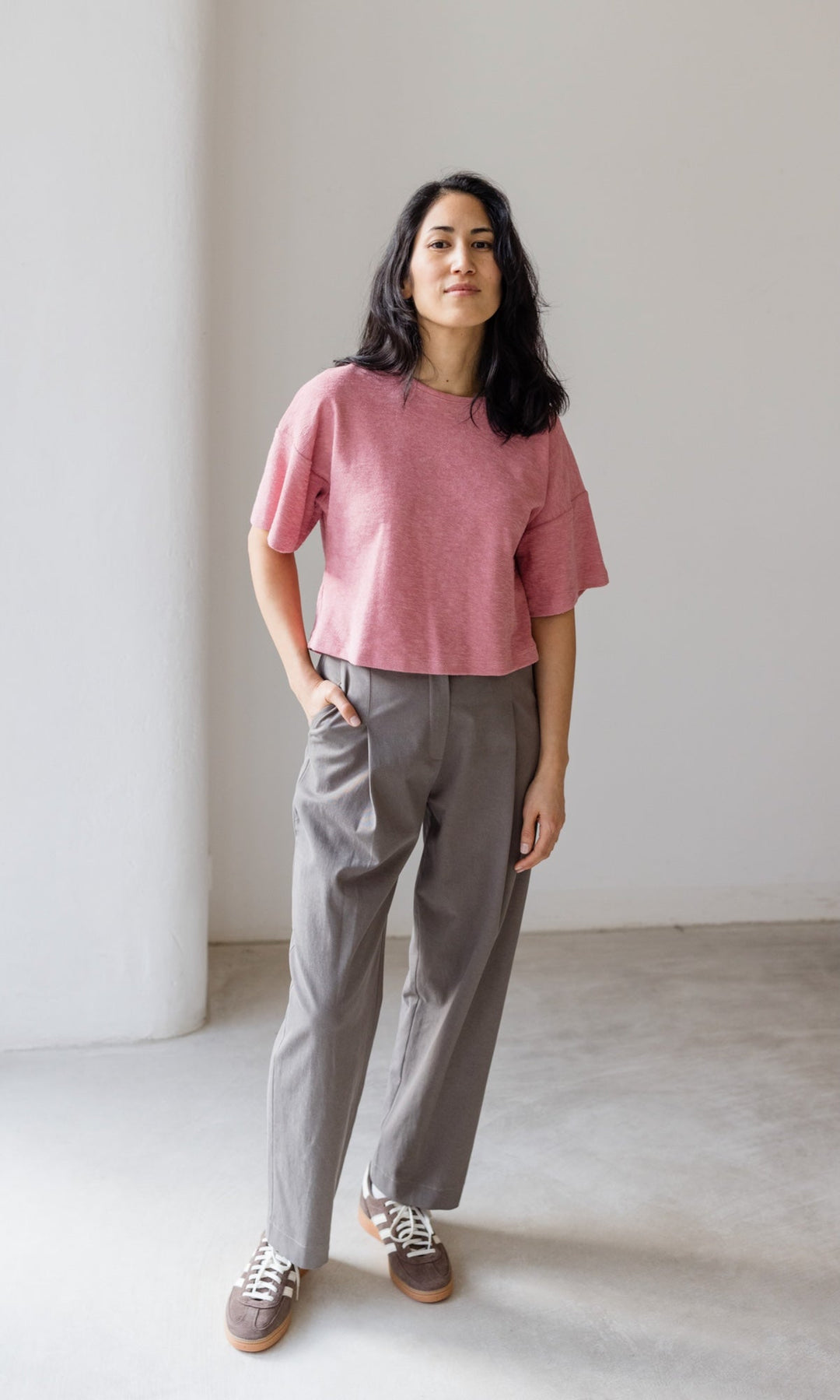 Klassisch-elegante Damen Bundfaltenhose, Mélange-Stoff, ideal für Büro & Abendveranstaltungen.