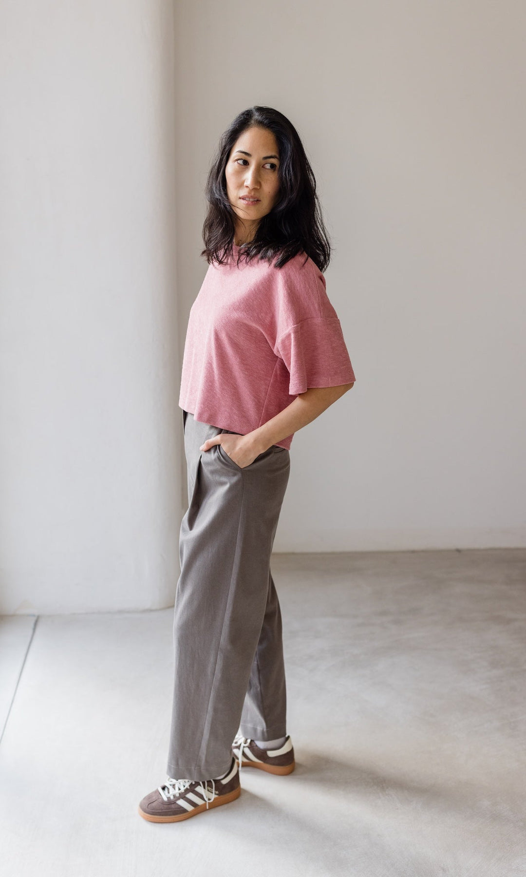 Bequeme & elegante Damen Bundfaltenhose, pflegeleicht, vielseitig für Alltag und Büro-Outfits.