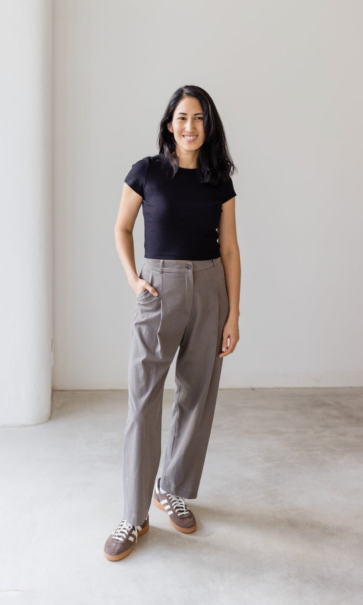 Elegante Damen Bundfaltenhose, pflegeleichtes Mélange-Gewebe für Business & Alltag.