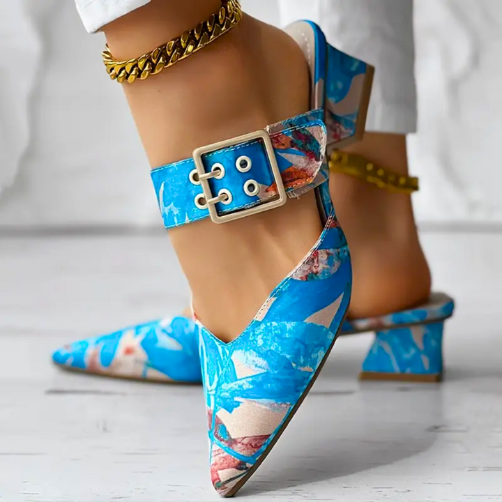 Nahaufnahme: Hochwertige, bunte Damen Pumps mit stabilem Absatz. Komfortable Eleganz für stilbewusste Damen.