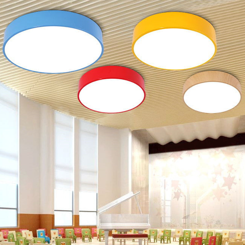 Kinderzimmer LED-Deckenleuchte aus Acryl mit Fernbedienung, dimmbar & bunt. Perfektes Kinderlicht fürs Spielzimmer.