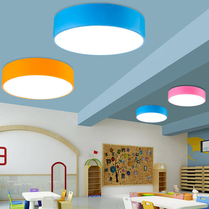 Moderne LED-Deckenlampe bunt für Kinderzimmer & Schlafzimmer, dimmbar mit Fernbedienung. Helle Zimmerdecke Beleuchtung.