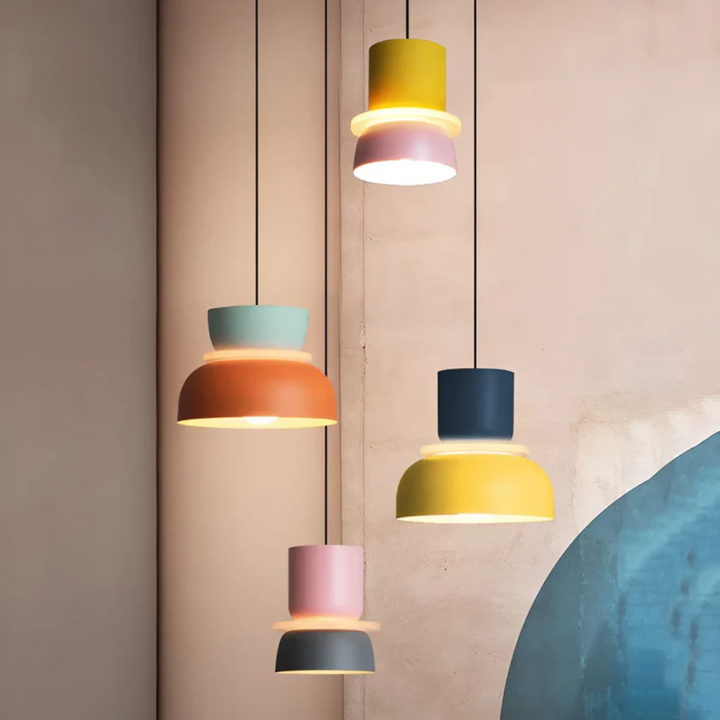 Stilvolle Macaron LED Hängelampe, farbig, für ein modernes Ambiente in Küche oder Esszimmer.