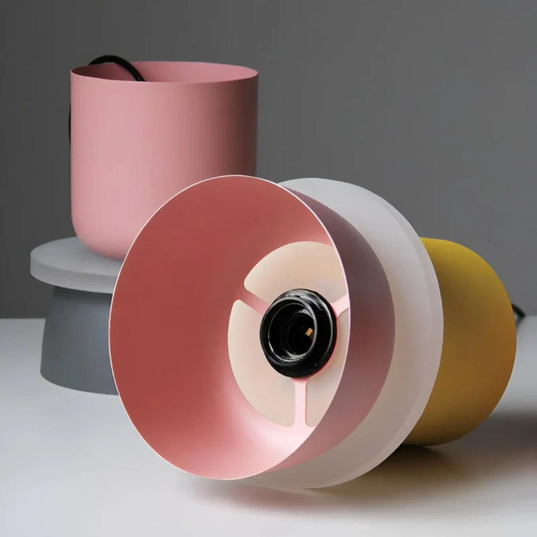 Moderne Schlafzimmerlampe mit bunten Macaron-Elementen, energiesparende LED.