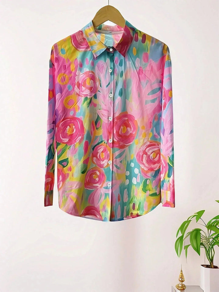 Trendige, bunte Damenbluse mit fröhlichem, farbenfrohem Druck; leichtes, verspieltes Oberteil für den Sommer.