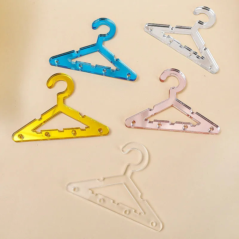 Stilvoller Ohrringhalter (8 Stk.) aus klarem Acryl. Ideal zur Präsentation von Gold- & Silberschmuck.