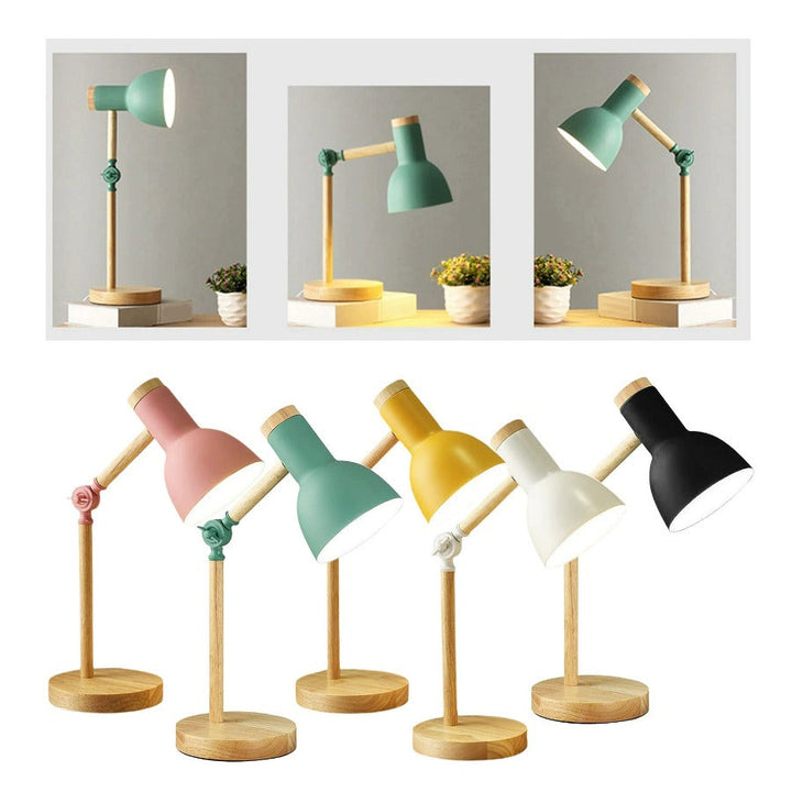 Elegante Holzlampe im skandinavischen Design, perfekt als Deko- oder Leselampe für modernes Ambiente.