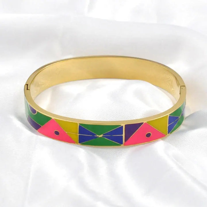 Damen Armreif goldfarben, trendiges Geode Design, eleganter Edelstahlschmuck, ein Must-have Accessoire.