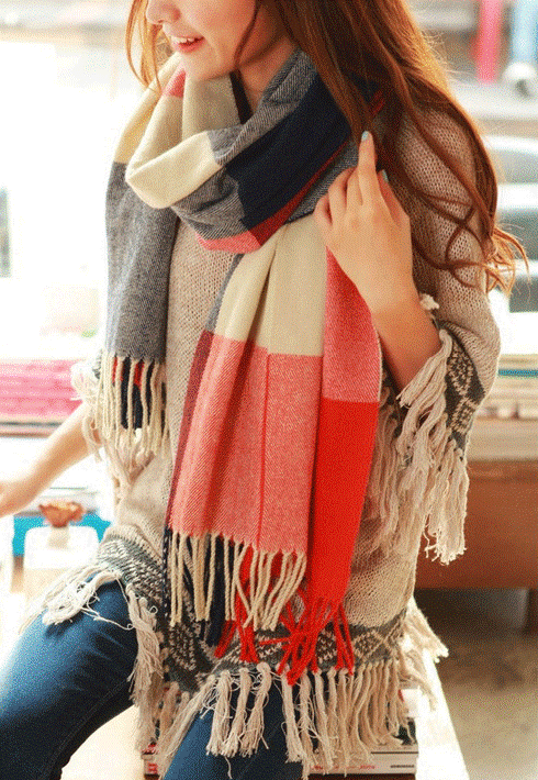 Bequemer & eleganter Damen Herbst/Winter Schal; hält warm und besticht durch sein Rautenmuster.