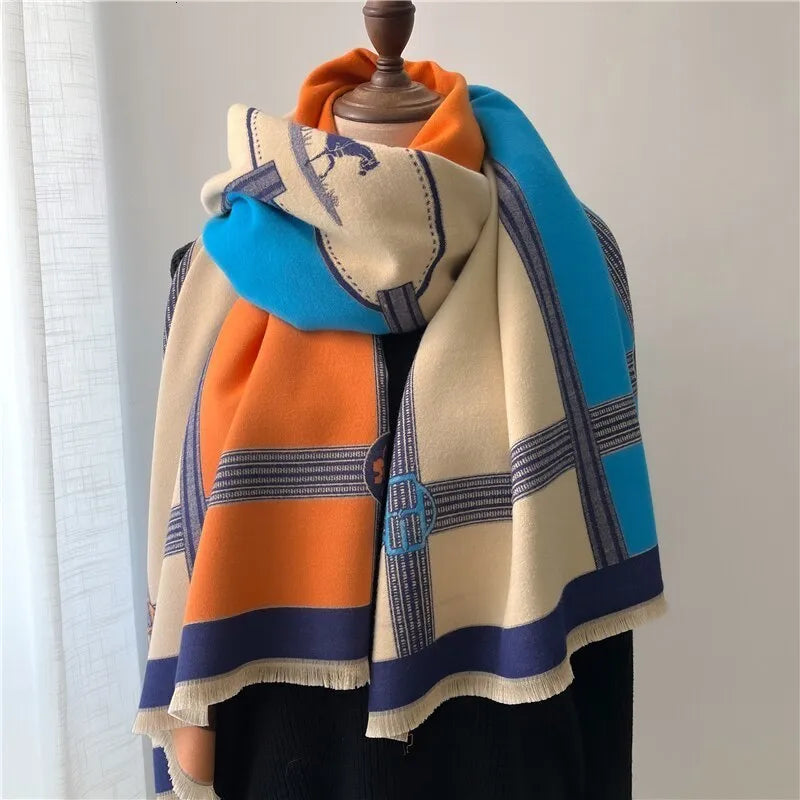 Moderner Luxusschal für Damen, vielseitig kombinierbar. Ein stilvoller, warmer Begleiter für Herbst & Winter.