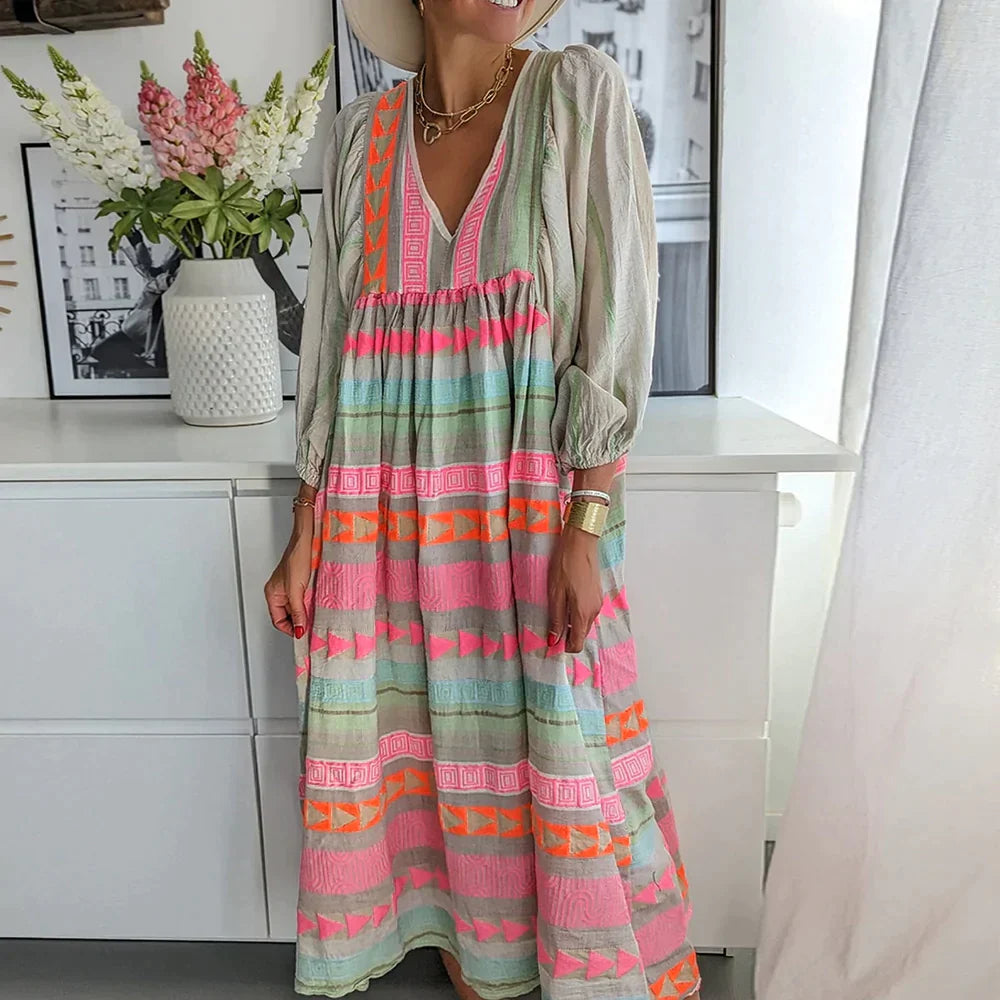 Feminin-buntes Freizeitkleid für Damen. Leichtes & bequemes Sommerkleid, perfekt für Urlaub & Alltag.