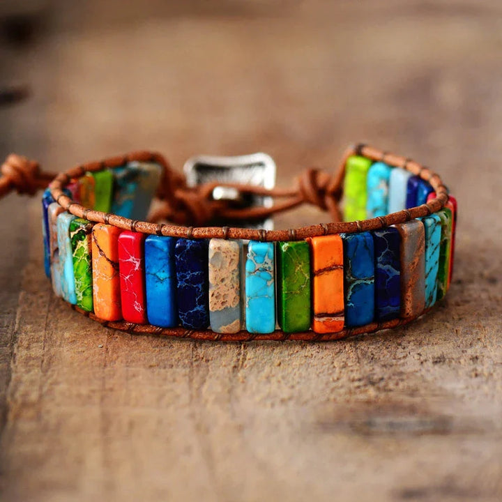 Spirituelles Unisex-Armband: Tibetisches Design mit Regenbogen-Jaspis Edelsteinen.