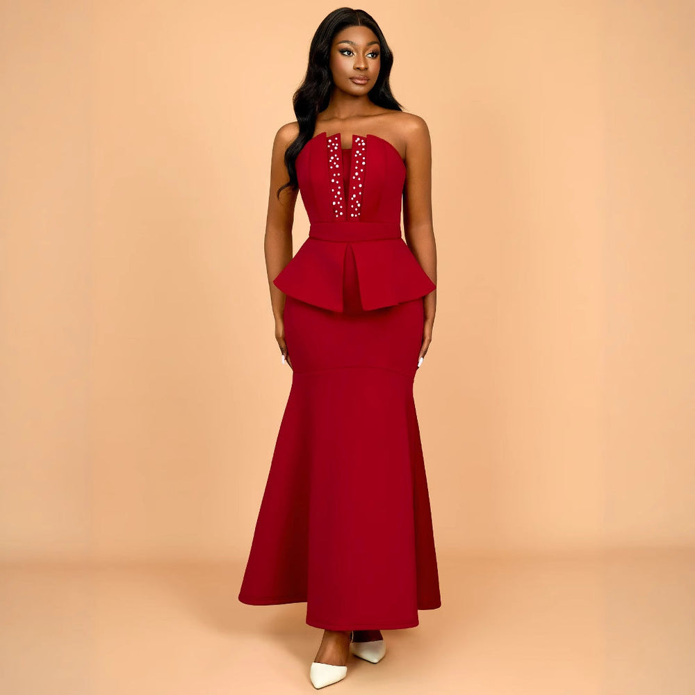 Elegantes Peplum Cocktailkleid für Damen in Burgunderrot, mit schmeichelhaftem Herzausschnitt und Glitzerdetails. Perfekt für Partys.