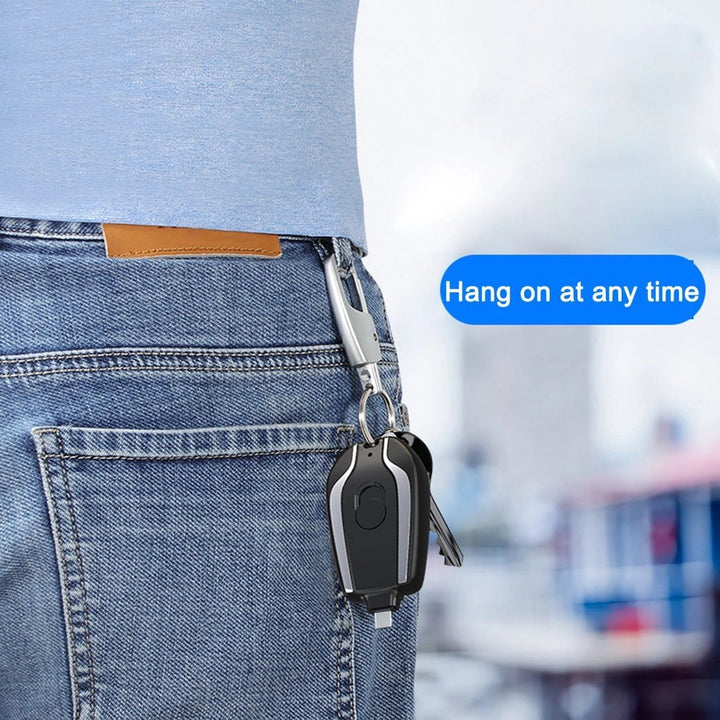 Tragbarer Notfall Akku am Schlüsselbund. Mini Powerbank für alle Smartphones, unentbehrlich.