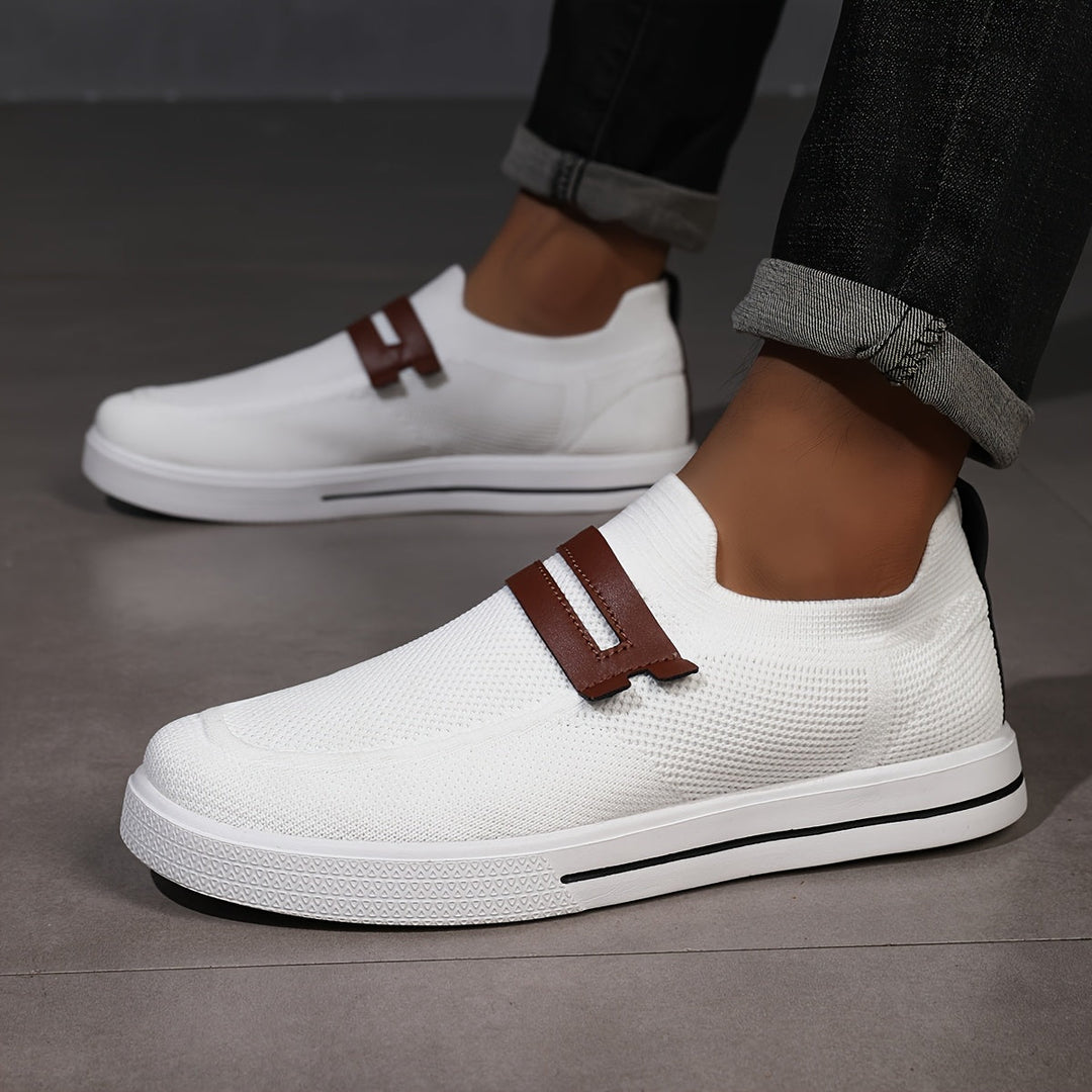 Einfache Herren Slip-On Sneaker, leichtes Anziehen, bequem und atmungsaktiv für den Morgen.
