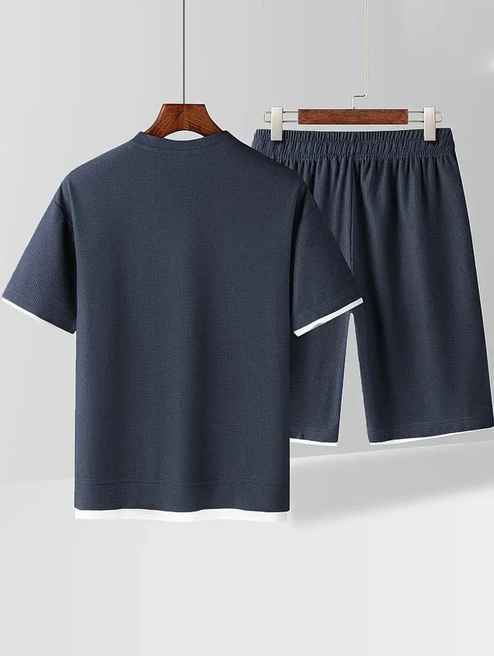 Herren Waffelstrick Kurzarm-Set: T-Shirt & Shorts, perfekt für sommerliche Outdoor-Aktivitäten.