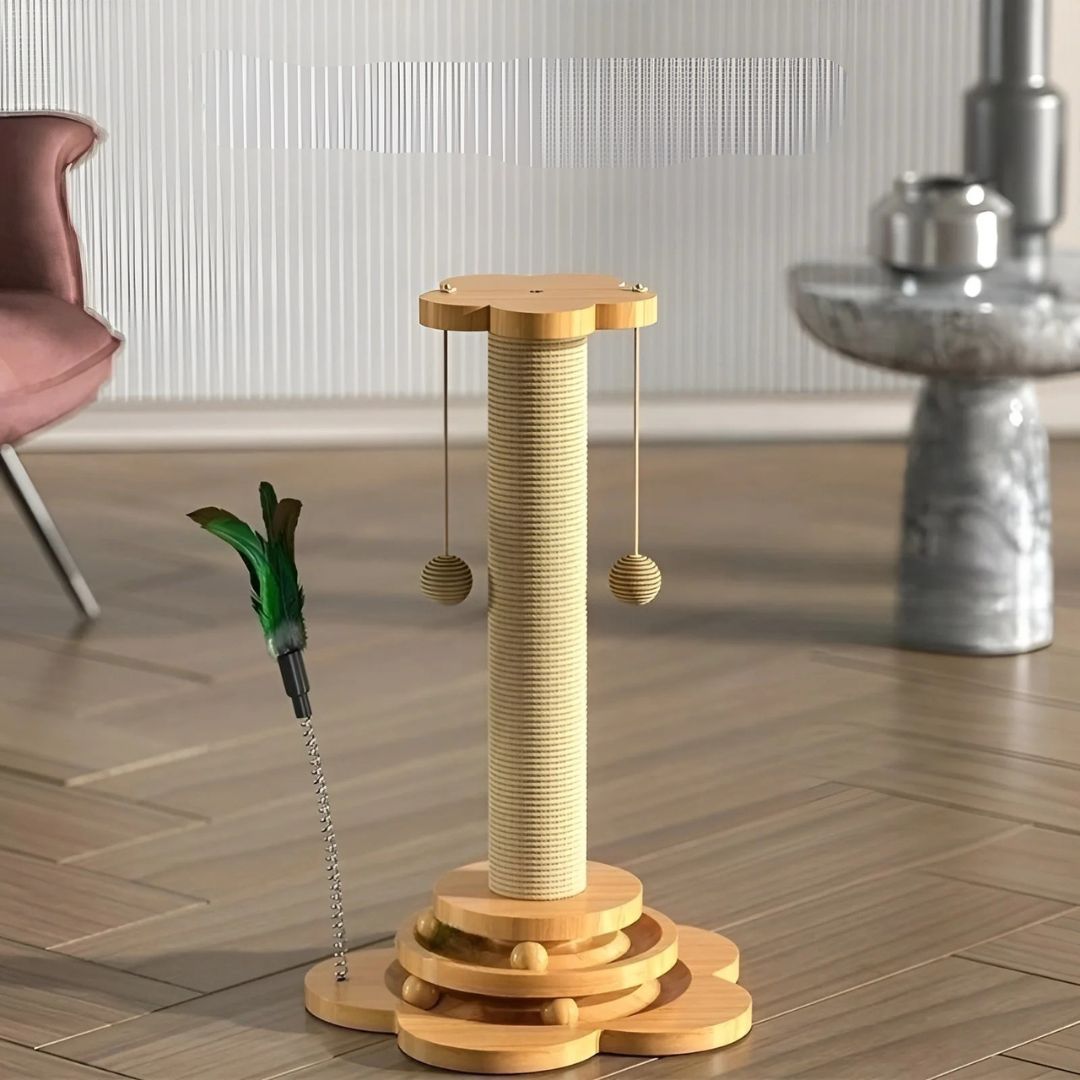 Neugierige Katze erkundet den interaktiven Holz-Spielturm. Fördert Spieltrieb und Aktivität bei Katzen.