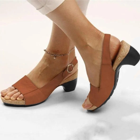 Ergonomische Damen Sandalen mit kräftigem Blockabsatz, bequeme und stilvolle Schuhe für den Sommer.