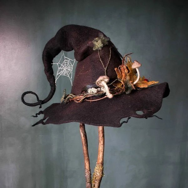 Dunkler Unisex Hexenhut für geheimnisvolle Halloween-Nächte. Perfekt für Zauberer- & Hexenkostüme.